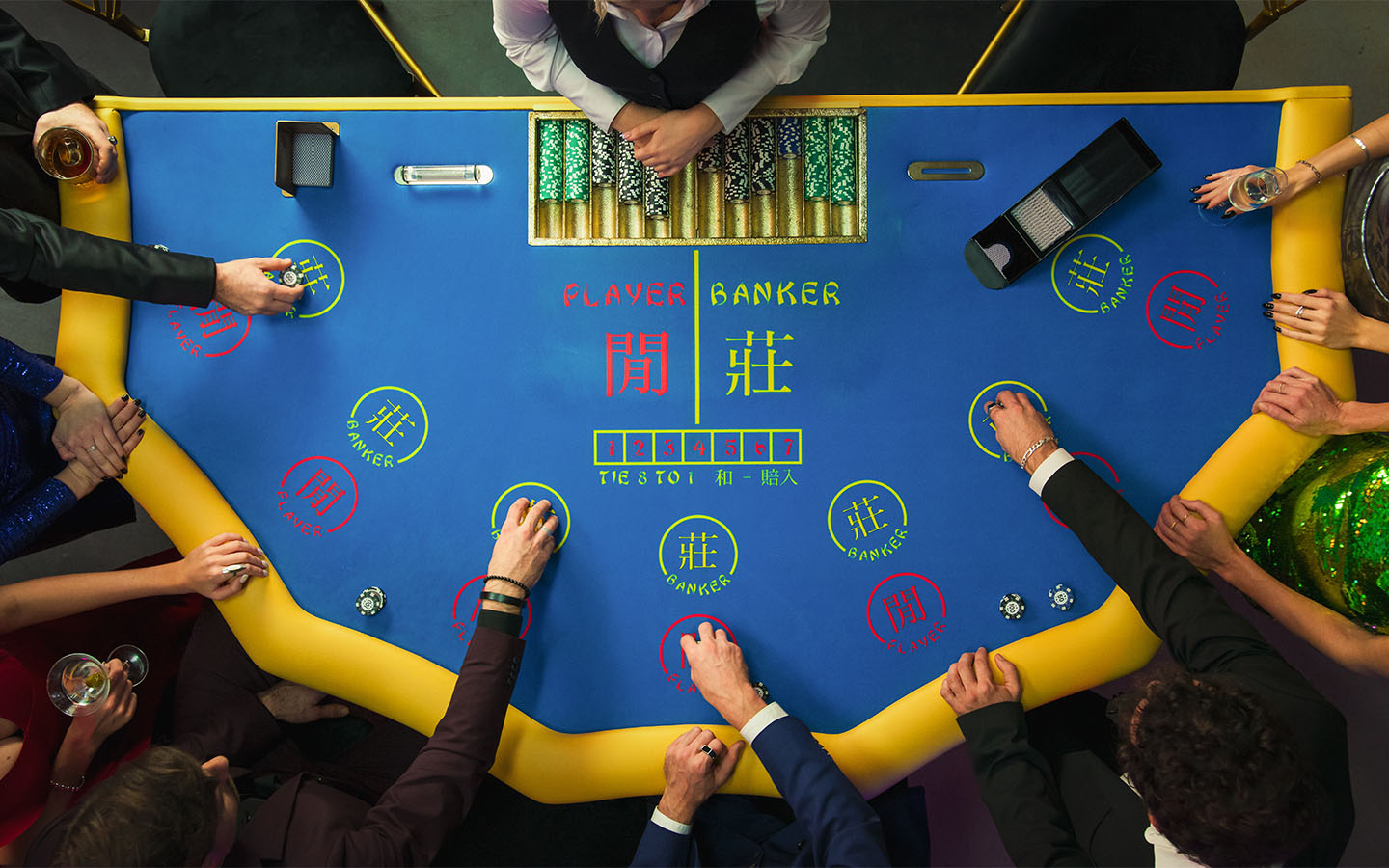 百家乐游戏桌全景，展示投注区域和路单